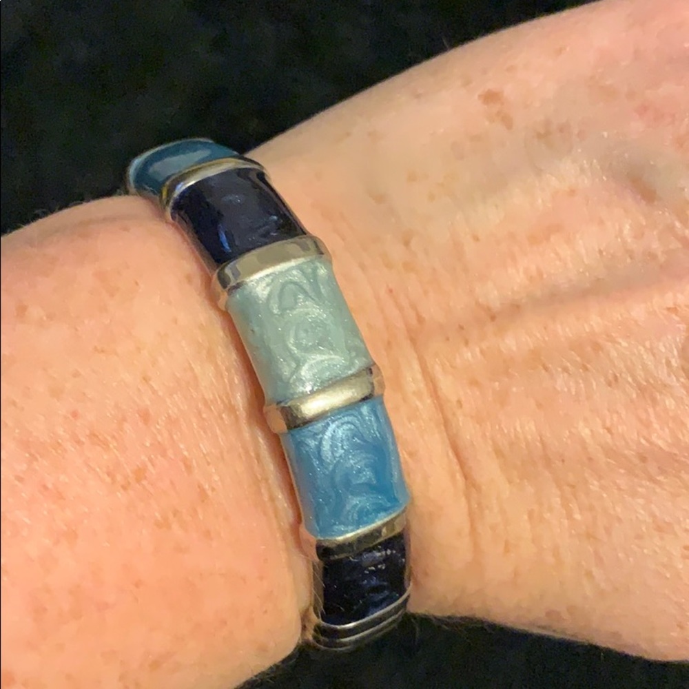 Clasp bracelet